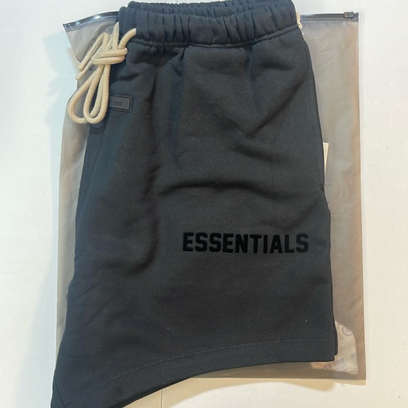 - Fear of god essentials jet black sweat shorts(black collection) - Picture 1 of 7